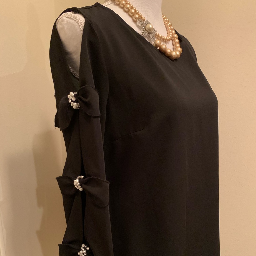 Badgley Mischka Cold Shoulder W. Bows Top S NWT